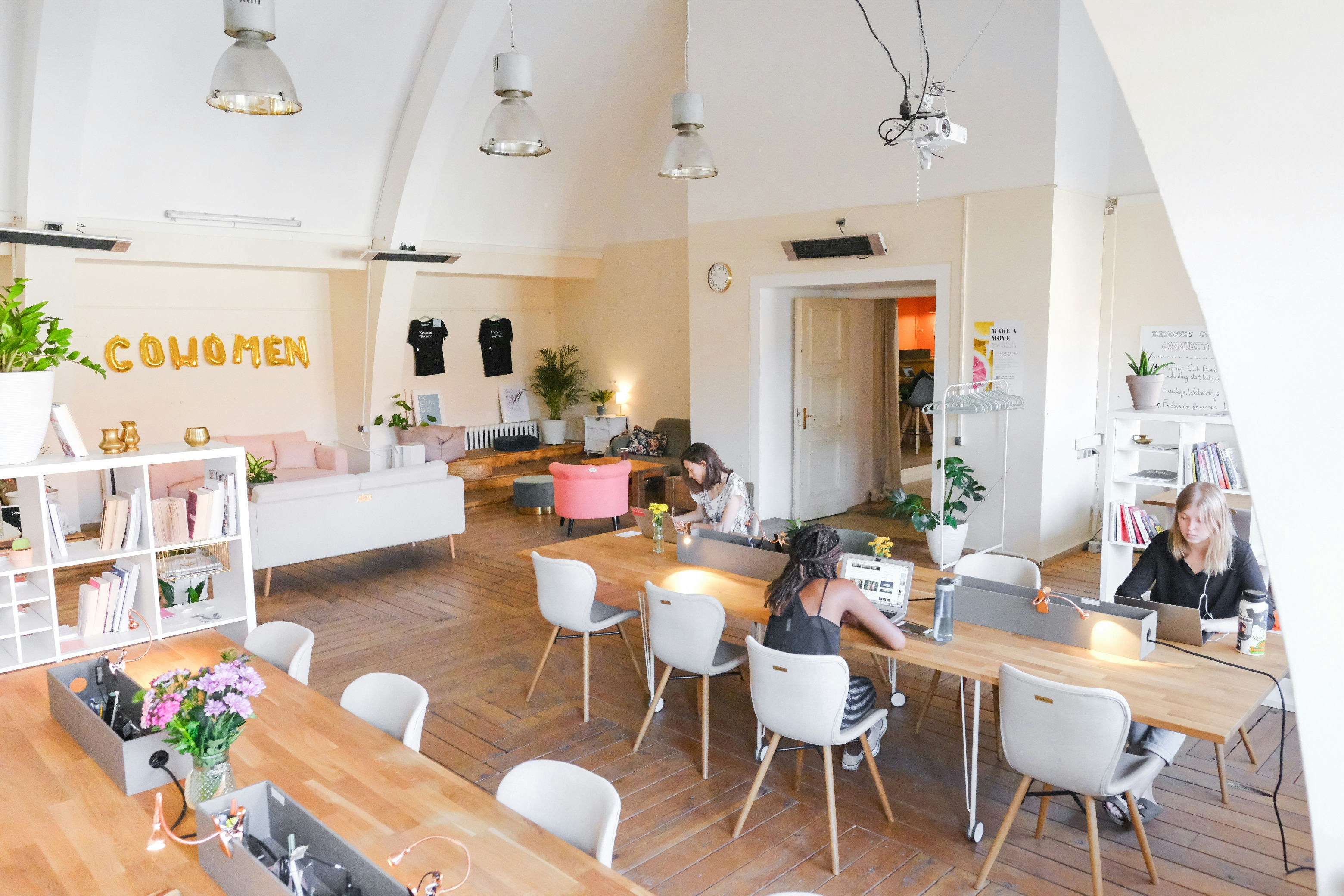 5 Emerging Trends in Female-Focused Coworking Spaces for 2024