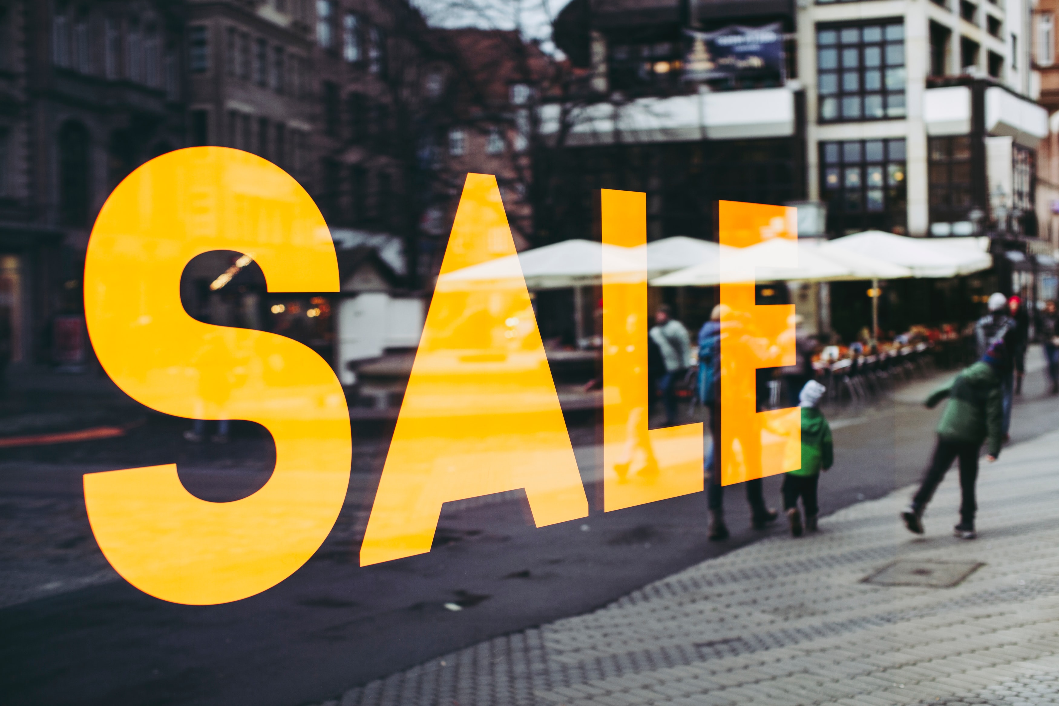 'Sale' advert on high street. Photo by @markusspiske via Unsplash